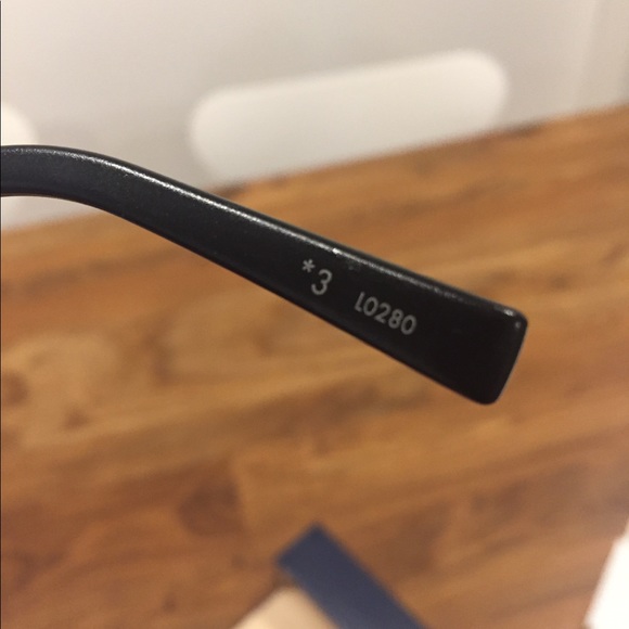 Like New Authentic Louis Vuitton Sunglasses - Picture 5 of 7